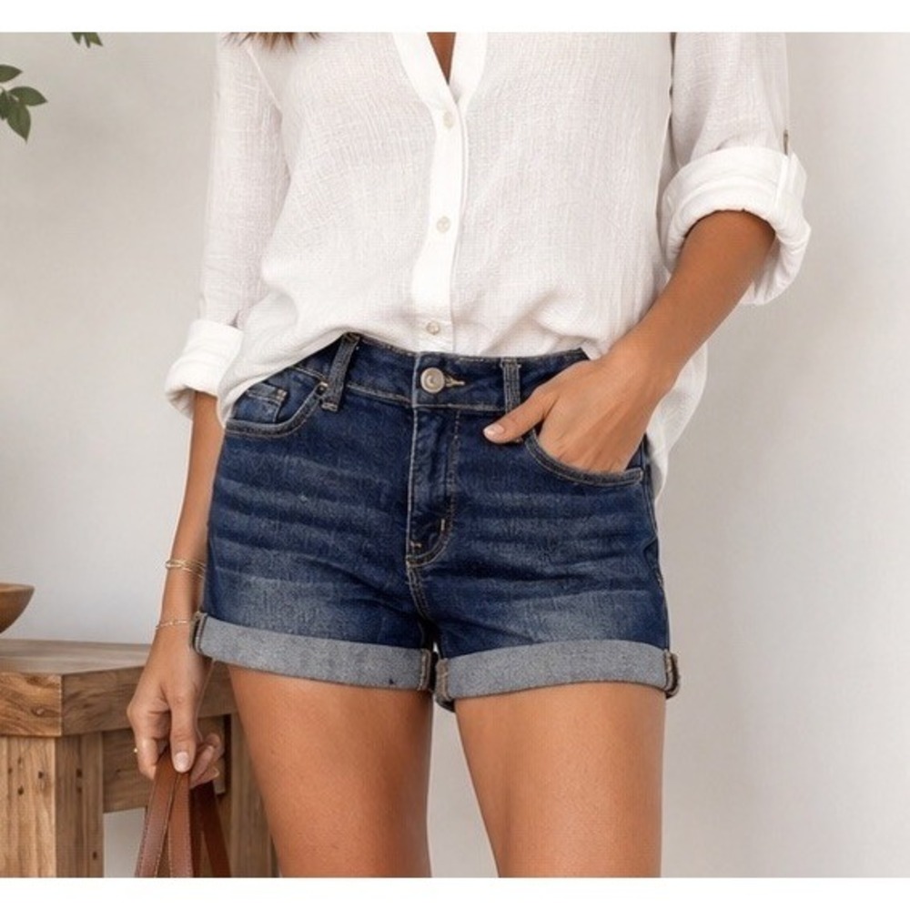 SO Low Rise Shortie Jean Shorts Size 9/29 Blue Cuffed Hem Denim Stretch Casual